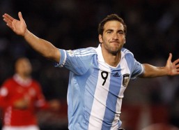 开云官网：国足再遇审判官？卡塔尔裁判贾西姆执哨中日对决引热议