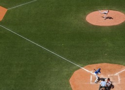 【开云体育】卡纳瓦罗场边咆哮引发争议，贝尼特斯详解换人时机决策内幕