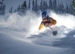 【开云娱乐】夜幕低垂时分的诺坎普密会，梅西回归巴塞罗那的序幕悄然拉开？