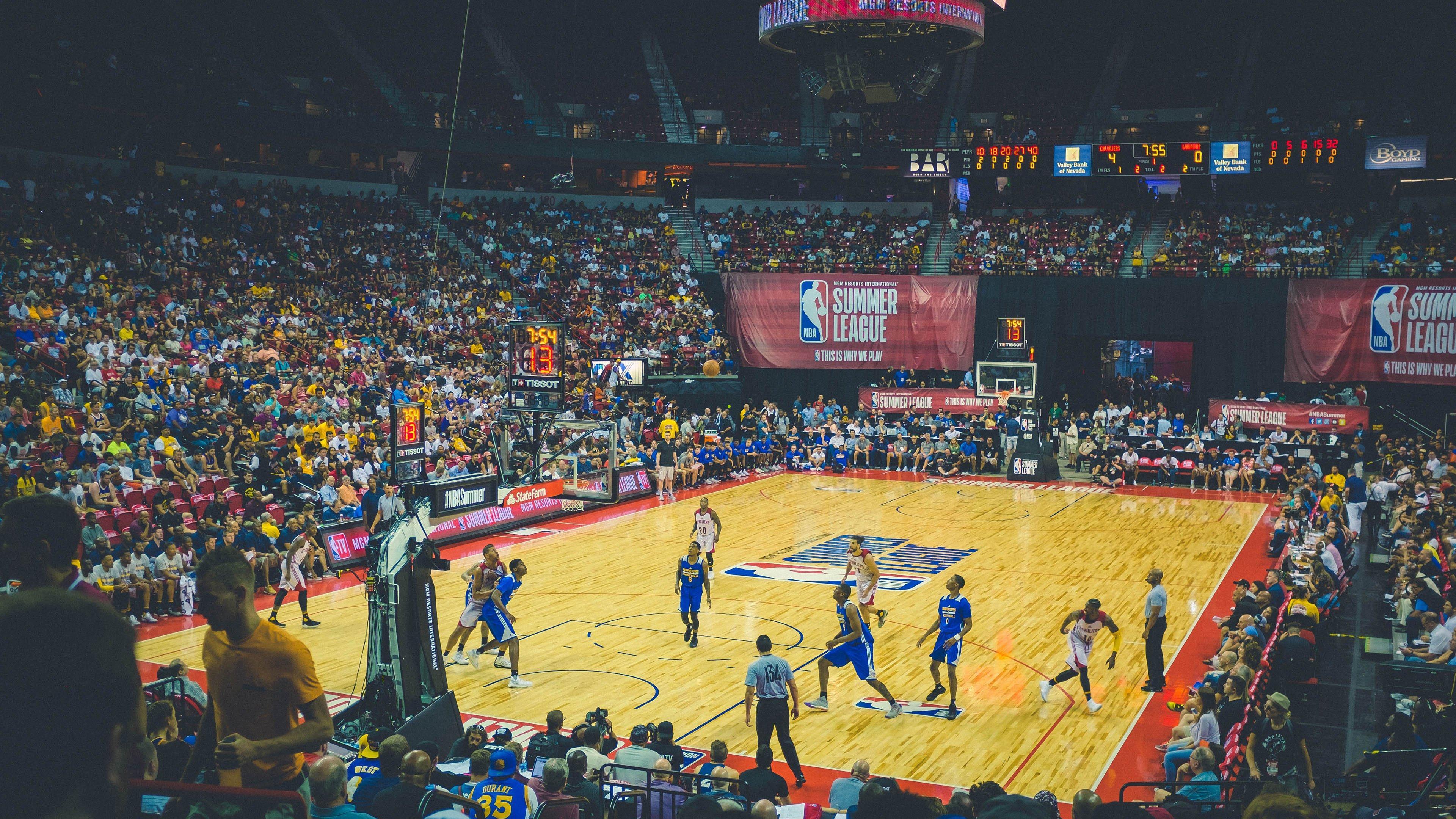 NBA交易风波,快船与雷霆潜在互换方案引发联盟关注